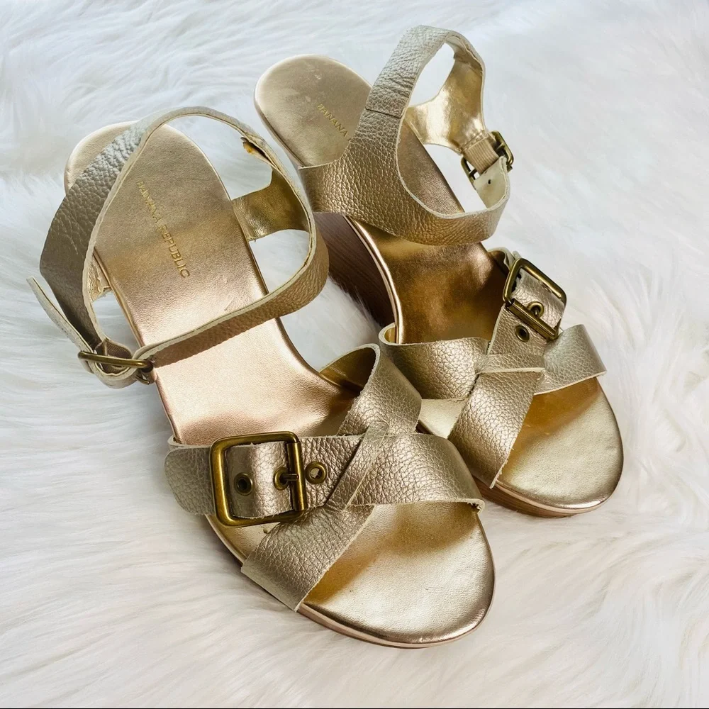 Banana Republic Champagne Colored Strappy Wedges